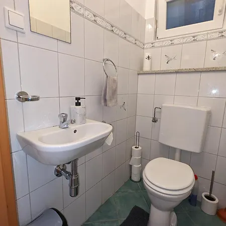 Daire Bright And Comfortable Unit Across From Messe