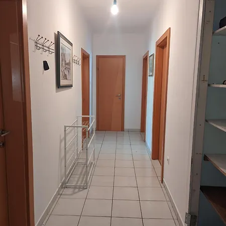 Daire Bright And Comfortable Unit Across From Messe