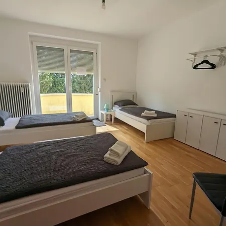 Bright And Comfortable Unit Across From Messe * Wels