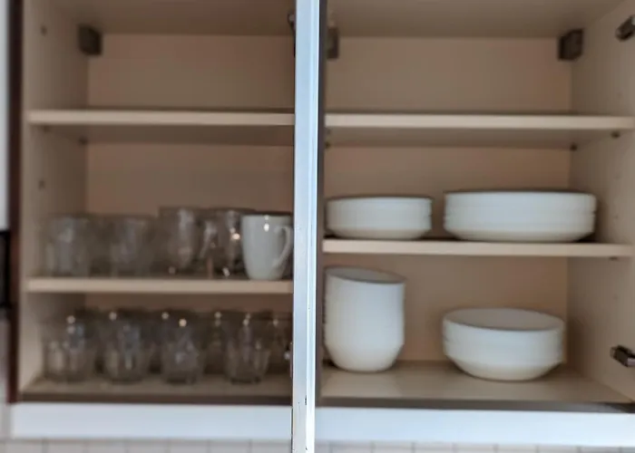 Bright And Comfortable Unit Across From Messe Daire