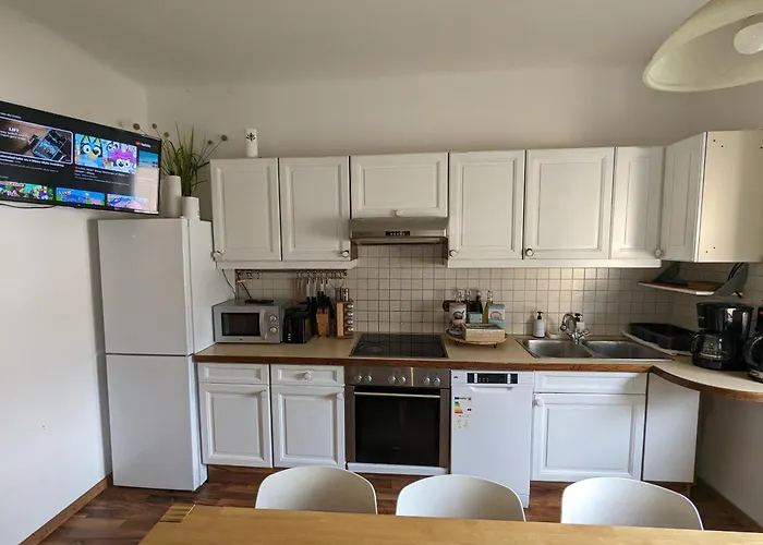 Apartment Bright And Comfortable Unit Across From Messe