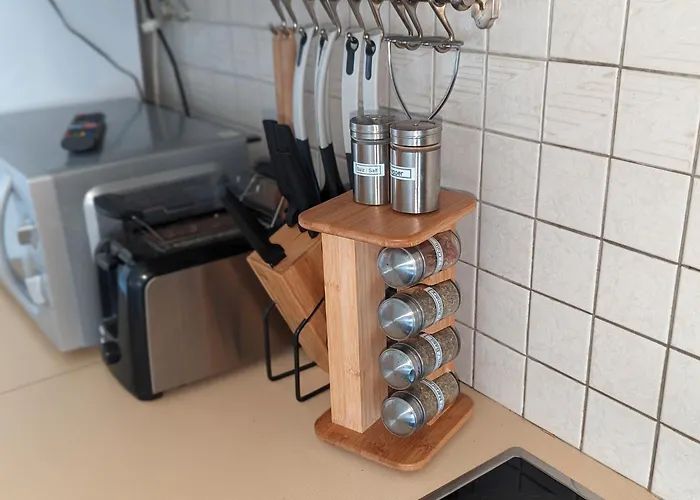 Bright And Comfortable Unit Across From Messe Apartment