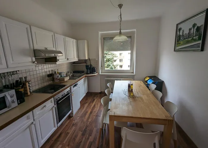 Apartment Bright And Comfortable Unit Across From Messe *