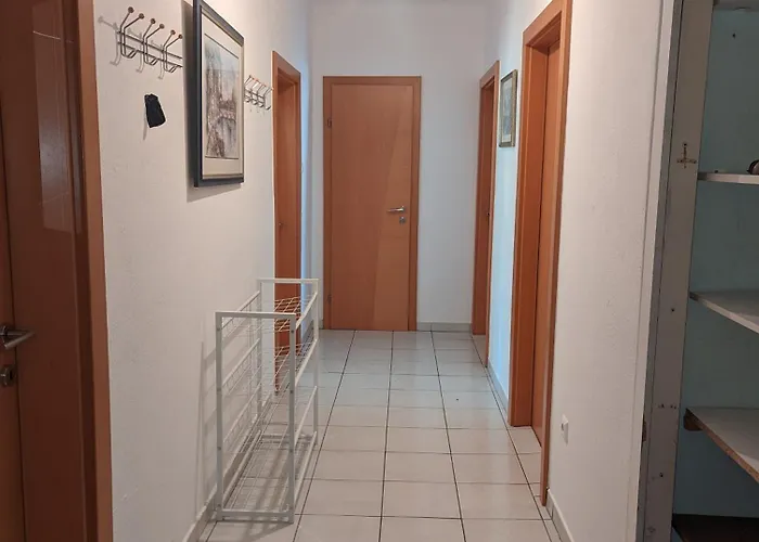 Apartment Bright And Comfortable Unit Across From Messe