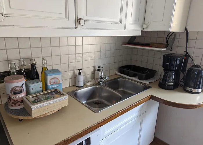 Bright And Comfortable Unit Across From Messe *