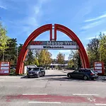 Bright And Comfortable Unit Across From Messe