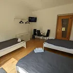 Bright And Comfortable Unit Across From Messe *