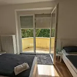 Bright And Comfortable Unit Across From Messe *