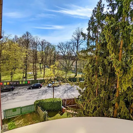 Bright And Comfortable Unit Across From Messe Apartment *