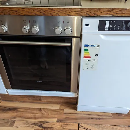 Bright And Comfortable Unit Across From Messe 韦尔斯