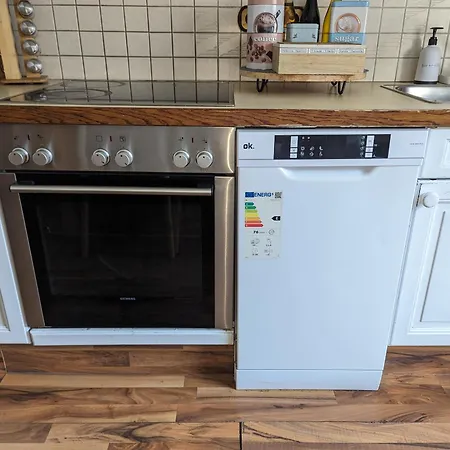 Bright And Comfortable Unit Across From Messe *