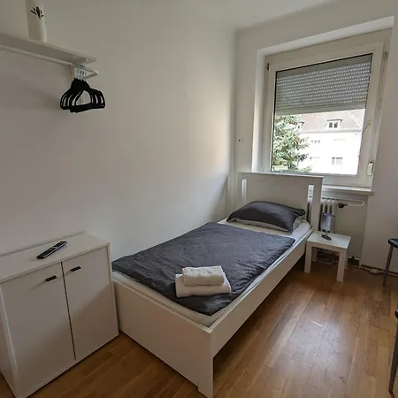 Bright And Comfortable Unit Across From Messe Βελς