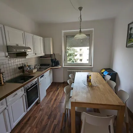 Apartment Bright And Comfortable Unit Across From Messe *