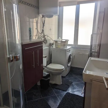 Bright And Comfortable Unit Across From Messe