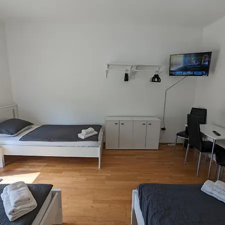 Bright And Comfortable Unit Across From Messe * Wels