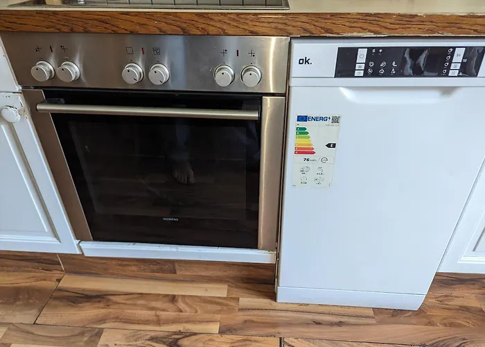 Bright And Comfortable Unit Across From Messe 韦尔斯