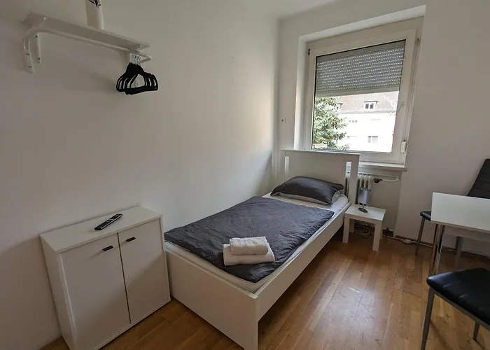 Bright And Comfortable Unit Across From Messe 韦尔斯