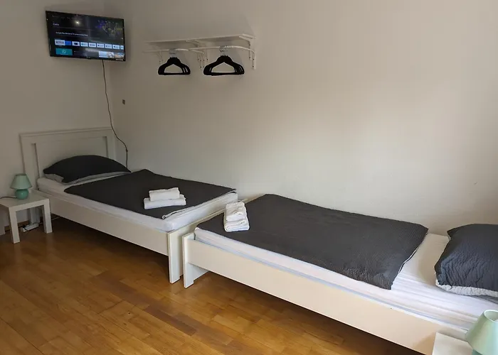 Bright And Comfortable Unit Across From Messe 公寓